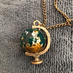 Globe casual neckless with long chain